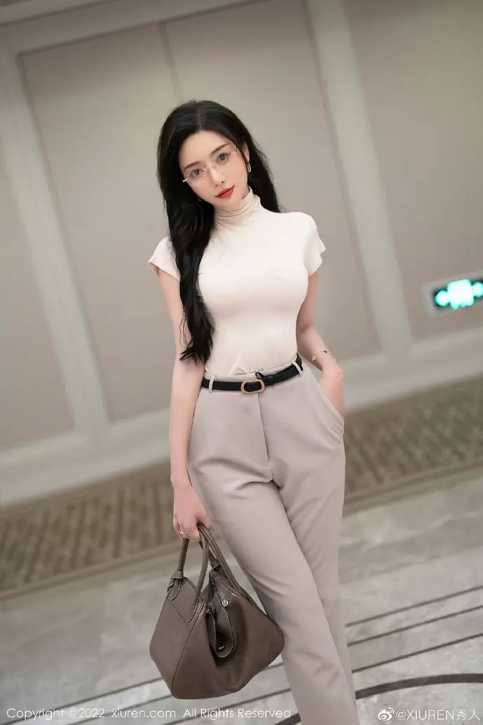 陕北农民用手机阅读小说